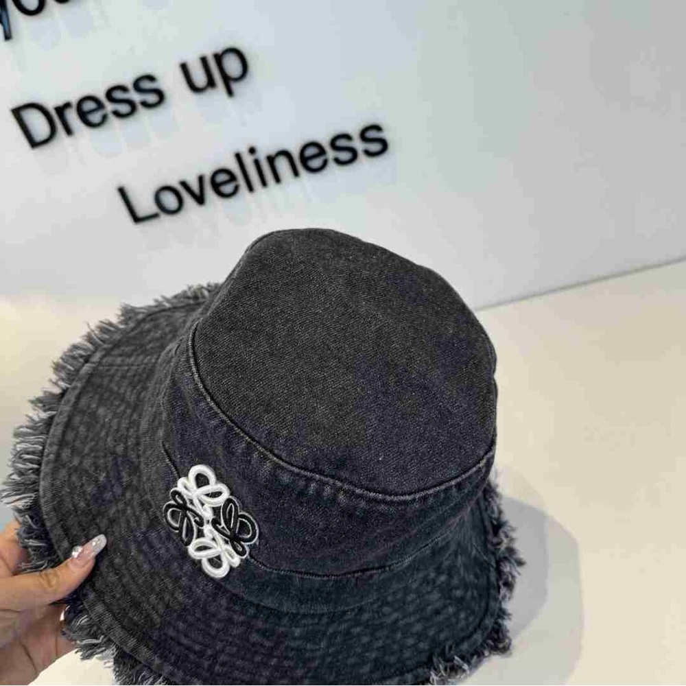 Loewe women’s bucket hats - Picture 6 of 6
